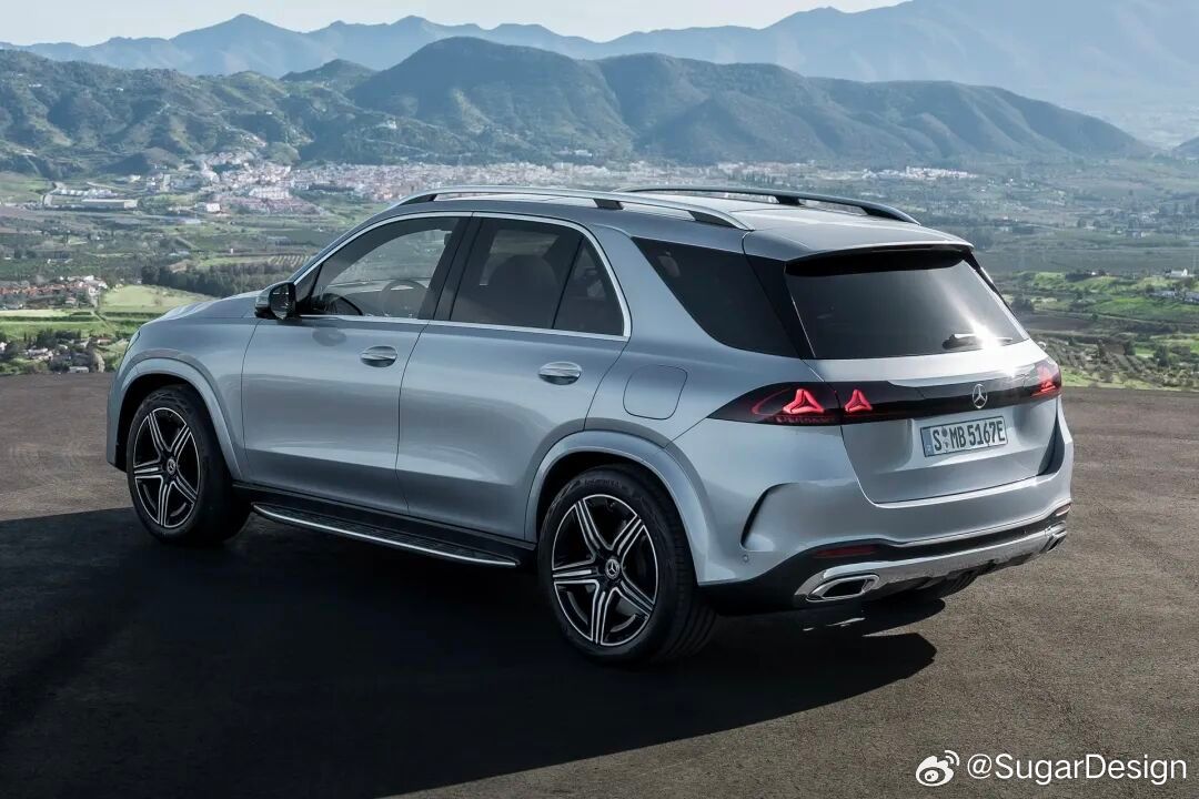 奔驰中改GLE官图发布！前脸看起来不油不电的除了三叉星灯在强撑着显得新，其他部分
