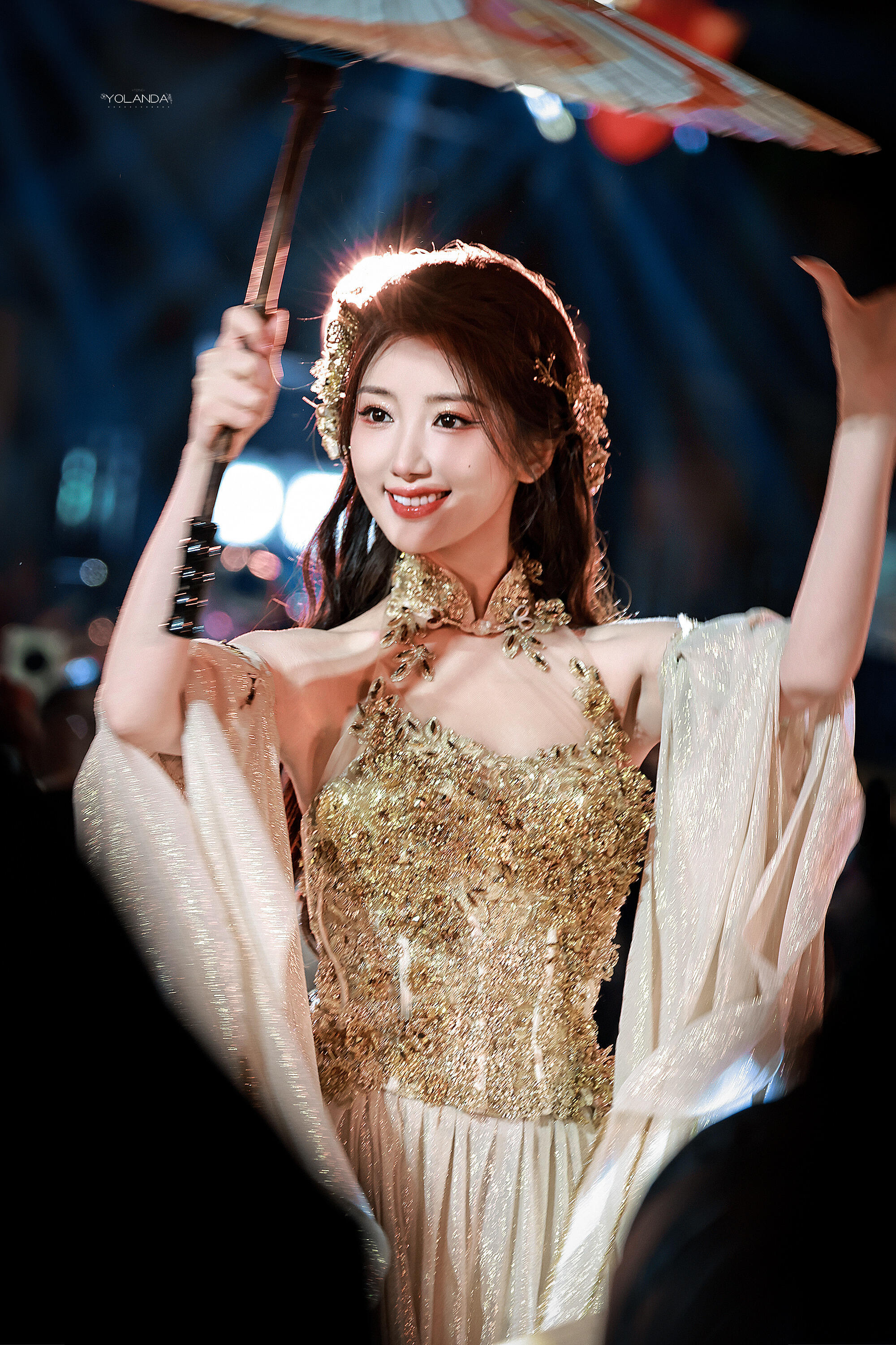 捕获一只元宵限定的毛晓彤