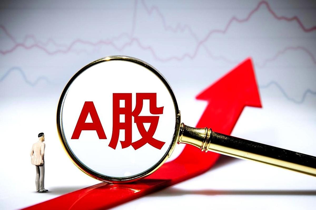 朋友圈都绿了。一个比一个叫得惨，说天要塌了，说牛市结束了，问我要不要割。我跟