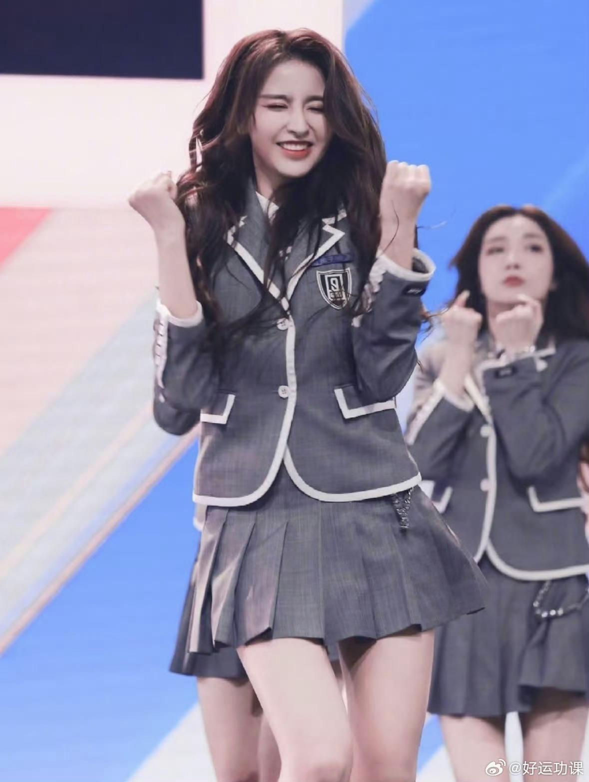 4月8日，一个退圈快一年的女孩突然发了条动态，整个内娱都被炸醒了金子涵，