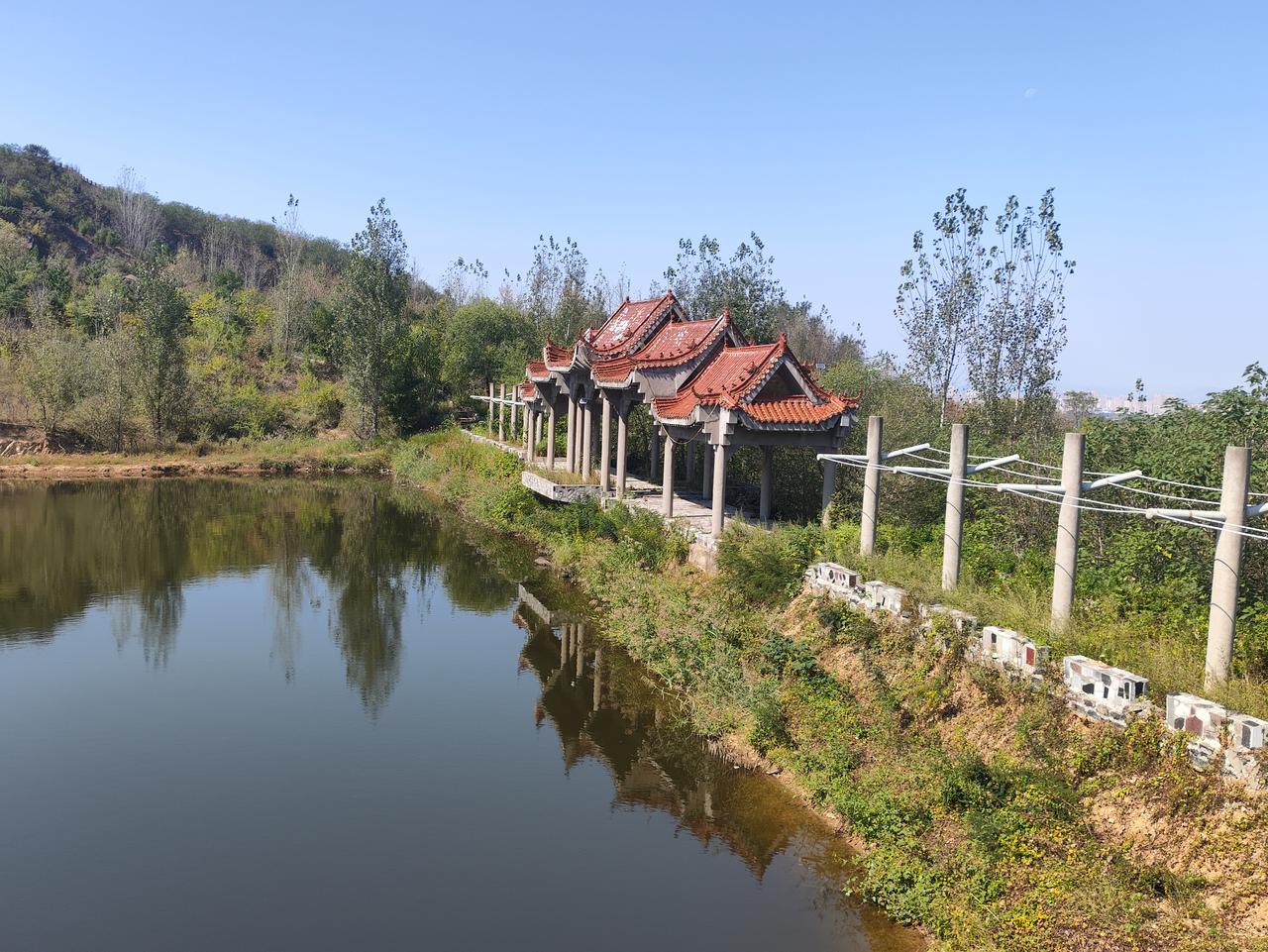 国庆节旅游，你们都是跟团游还是自驾游呢？跟团游，优点是自己不用太操心，也不用很