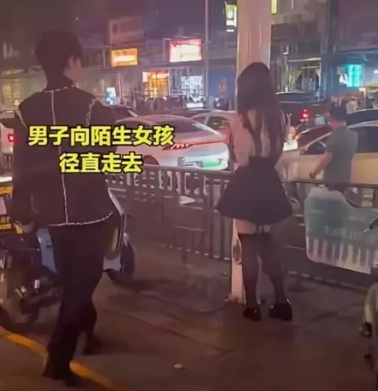 “只要锄头挥得妙，哪有墙角撬不动”，这话果然不假！长沙一博主夜间向49名陌生