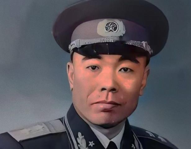 曾泽生起义后全家被抓，蒋介石下令处决，滇军同乡调重兵包围宪兵团强行劫狱。 1