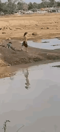 “不怕一万，最怕万一！”一下班到家发现俩孩子不见了，女子急得到处找，邻居一句话让