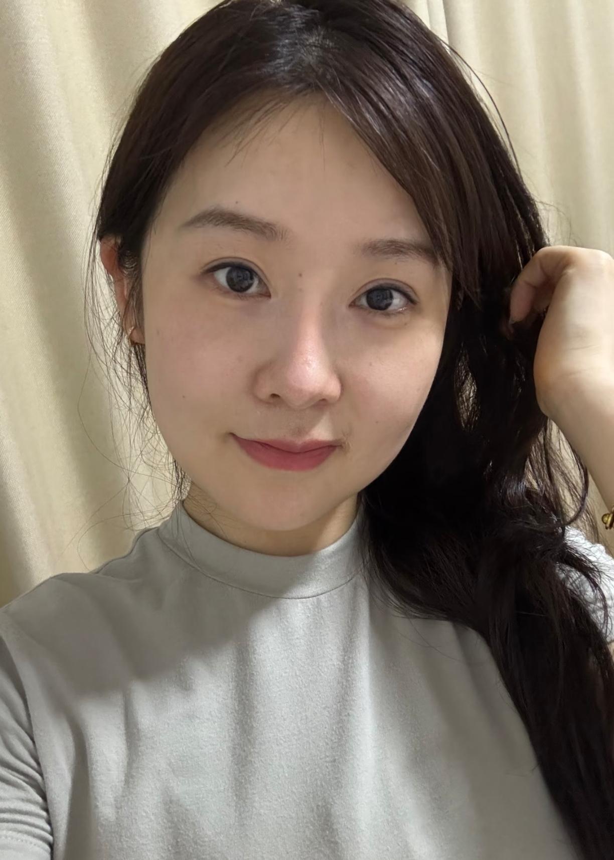 漂亮素颜姐姐不化妆更好看。