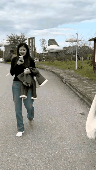 女的突然回味过来，难道自己被绿！