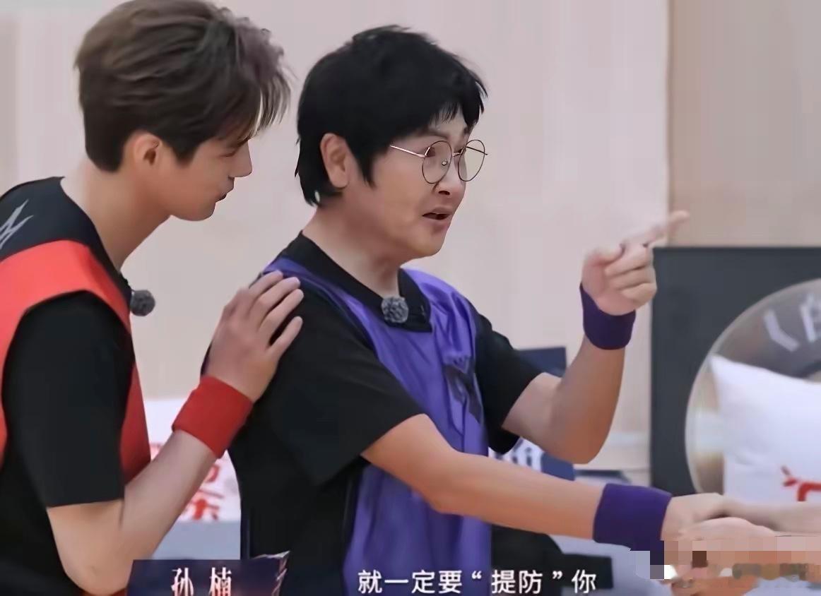 王传君把孙楠给得罪了，孙楠当着王传君的面说女儿让他提防王传君，孙楠：“我女儿让我