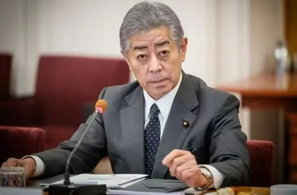 近日，日本防卫白皮书宣称中国目前拥有230架歼-20战斗机。然而，面对这一数字，