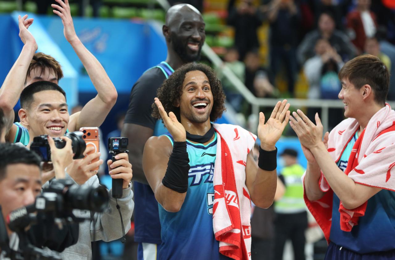 为什么能够斩获17连胜，并22分大胜对手？就在上场遭遇战，当上海队以119:97