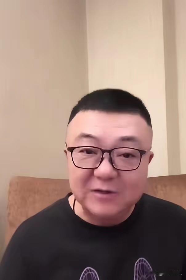 不喜欢董路的人就是汉奸？不管是逻辑上还是事实上都说不通！董路不代表官方，甚至