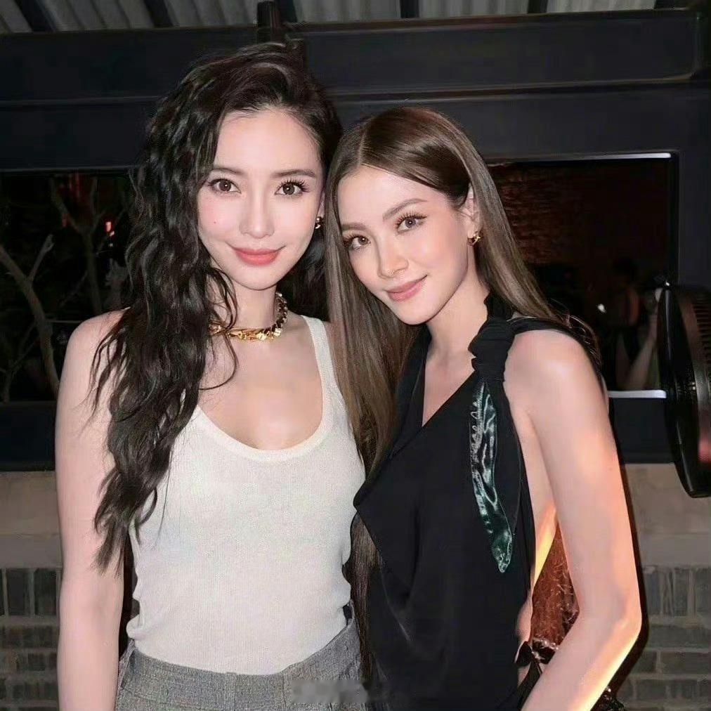 本以为杨颖已经够瘦了，直到看到小水才发现，她比杨颖还小一圈，比杨颖还精致