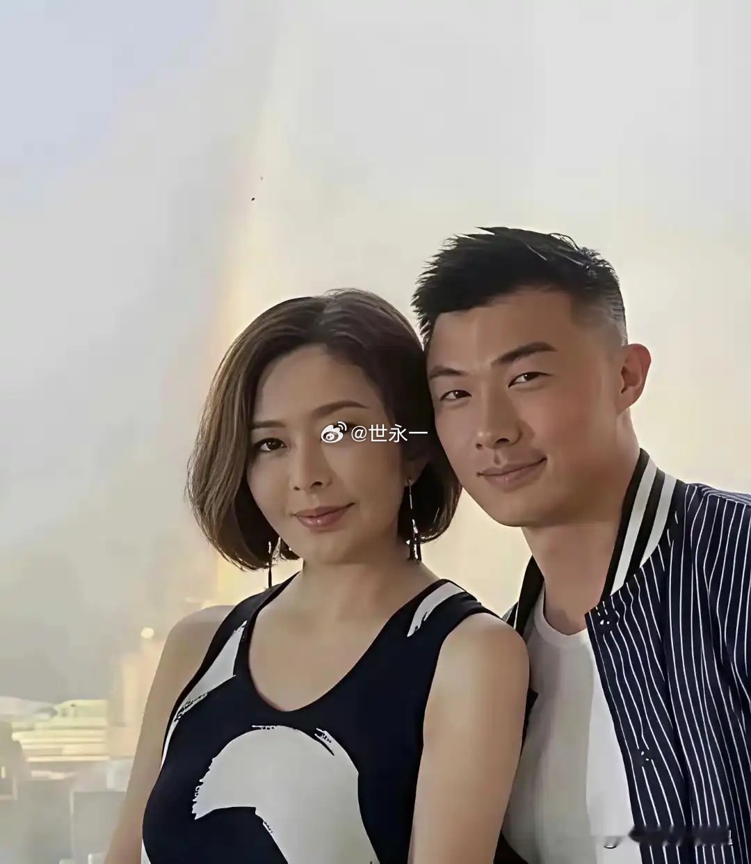 其实男女都一样，都喜欢年纪小的