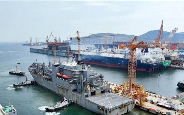 40艘大单直接砸向中国，韩国造船业拿到了全球62%的订单，韩媒马上狂欢，还扬言“