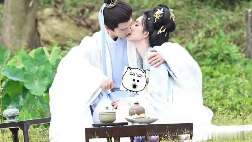 孟子义李昀锐花园吻孟子义李昀锐尚公主花园吻孟子义李昀锐尚公主花园吻，绝了，[嘻嘻