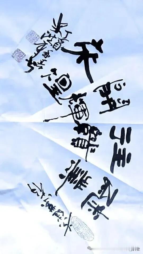 上联:笔墨流雅韵下联:金戈舞雄风横批:胸怀天下