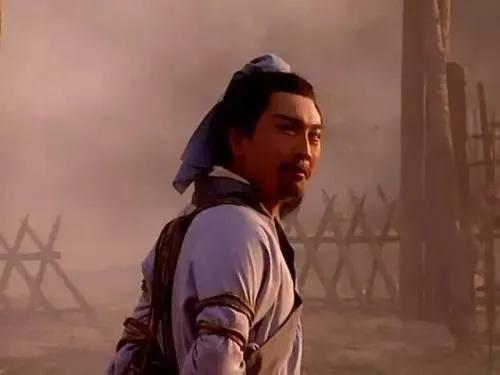 今日话题：袁绍和杨修都是四世三公，为何区别这么大？？？网友甲：因为袁绍家一直