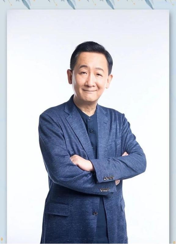 2001年，哥哥猝死后留下400万债和8岁女儿，梁天在一堆欠条前坐到天亮，对嫂子