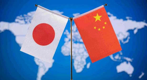 日本这下彻底慌了！日本议员松丸诚表示，中国简直是疯了，之所以日本政客这样表态的原