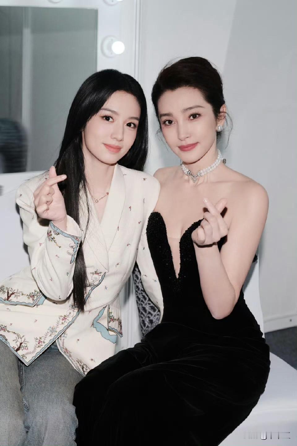 好像有点明白，为什么网友会说李冰冰是把周也当亲女儿在疼爱了。李冰冰曾在采