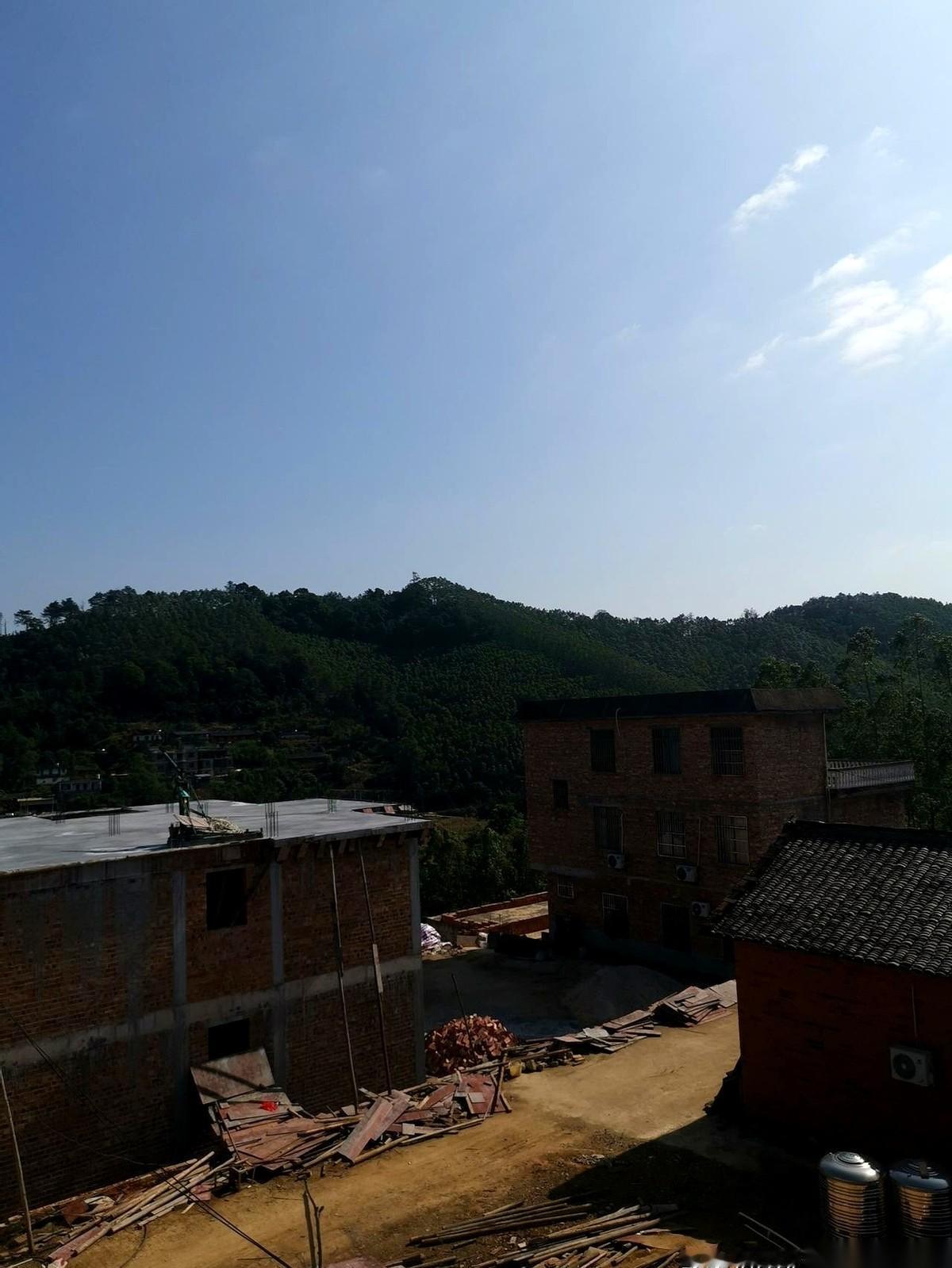 我算是看透了，南宁的冬天就是个“渣男”。昨天还装得人模狗样的，阴天，刮风，那小