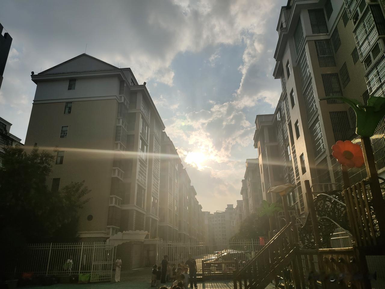奉劝各位，千万别不为自己留后路我身边两个阿姨，活成了最真实的两种结局。61