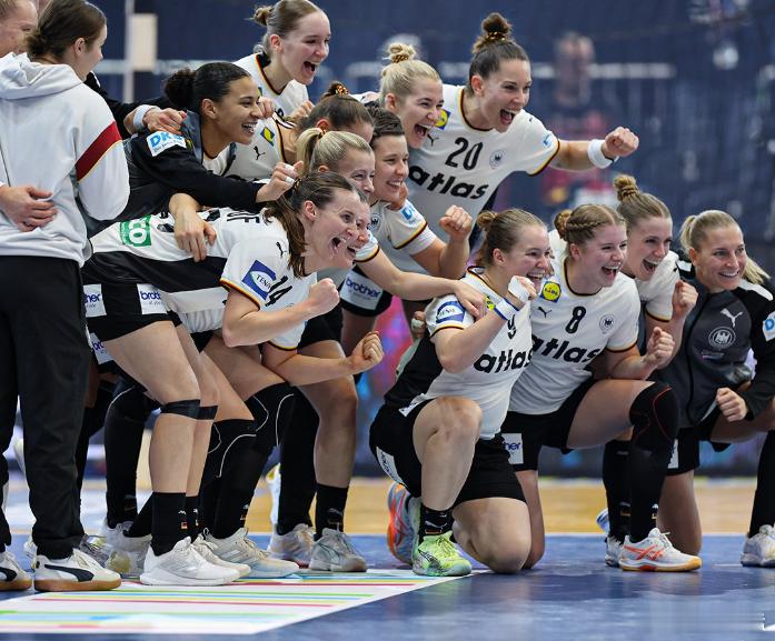 女子手球世锦赛中国队首胜刘婵狂轰10球德国队无敌横扫率先进八强由德国和荷兰共同