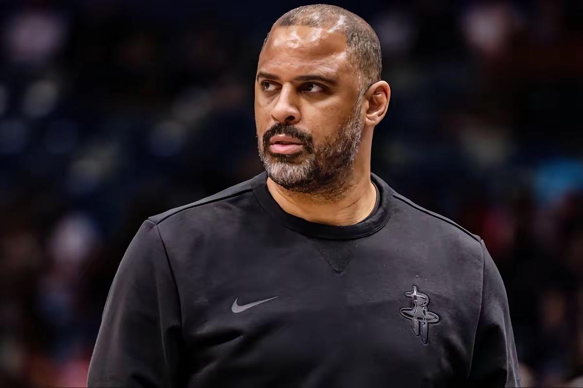 乌度卡人才啊！！！第四节还剩8分钟，火箭队100-77领先23分，湖人放弃比赛