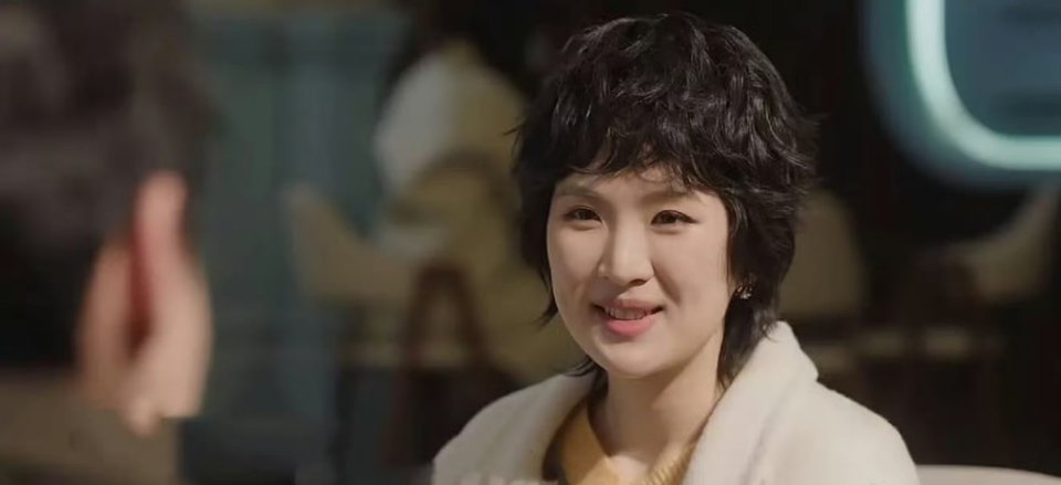 华为二公主姚安娜平时都是短发造型，换上古装盘起长发似乎更有女人味了