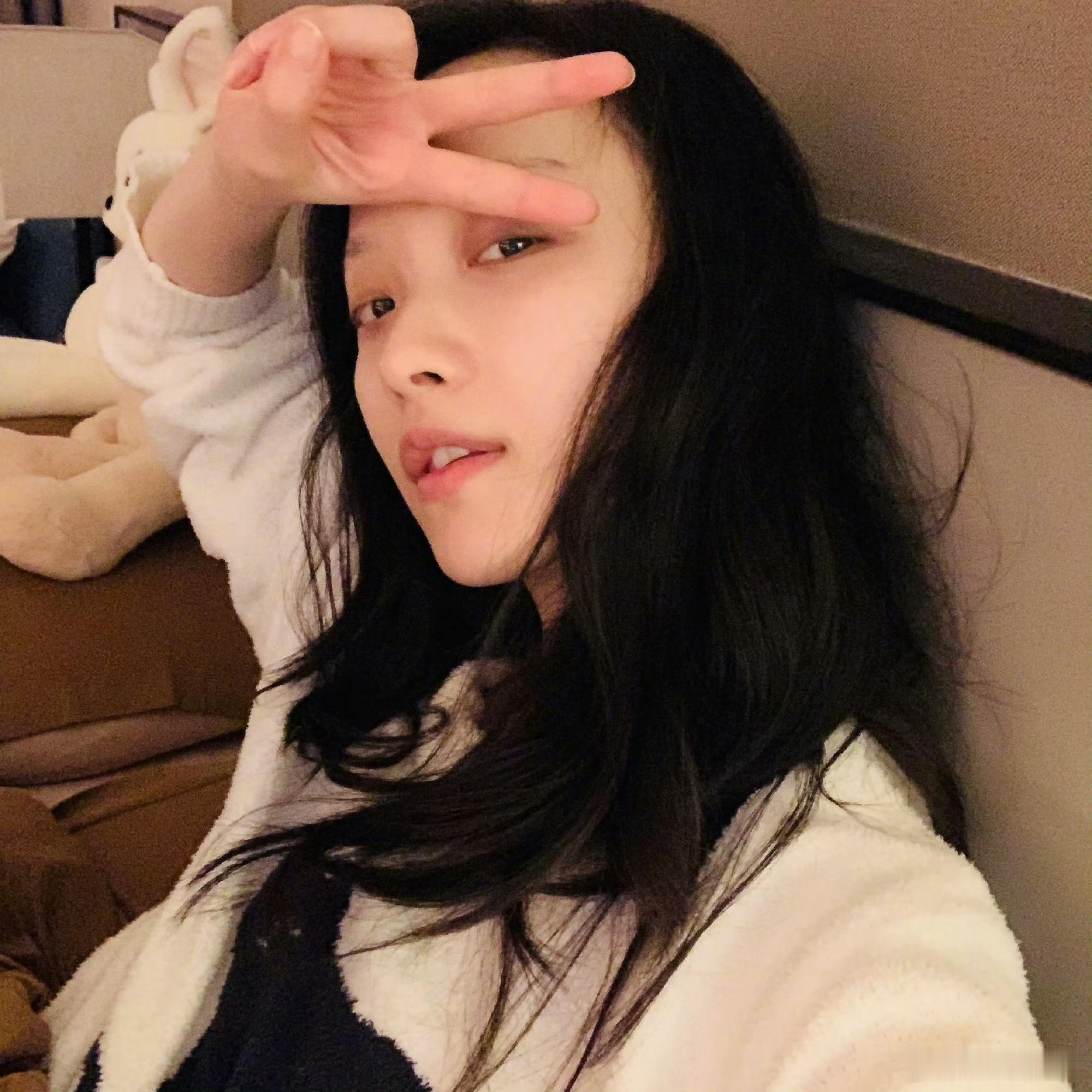 倪妮系小花后继有人追星女孩真的狂喜！终于等到杨舒伊这种颜值气质双在线的新人，独