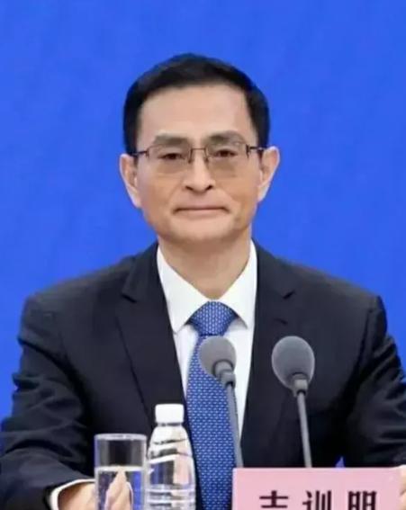 协和新院长太厉害！！！翻开吉训明的履历，数字比头衔更有说服力。两次国家科技
