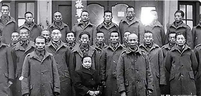 1949年，时任上海市长的陈毅，收到了抗日烈士谢晋元的妻子的信，信上要求政府一定