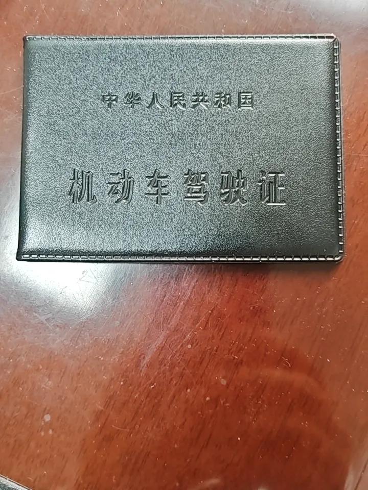 换证驾驶证已经十年了到期了，需要及时换证。于是带上驾驶证，身份证来到政务大厅。