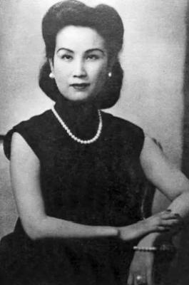 1935年，孙中山之子孙科，对离异的蓝妮一见钟情，还向她求婚，已有3个孩子的蓝妮