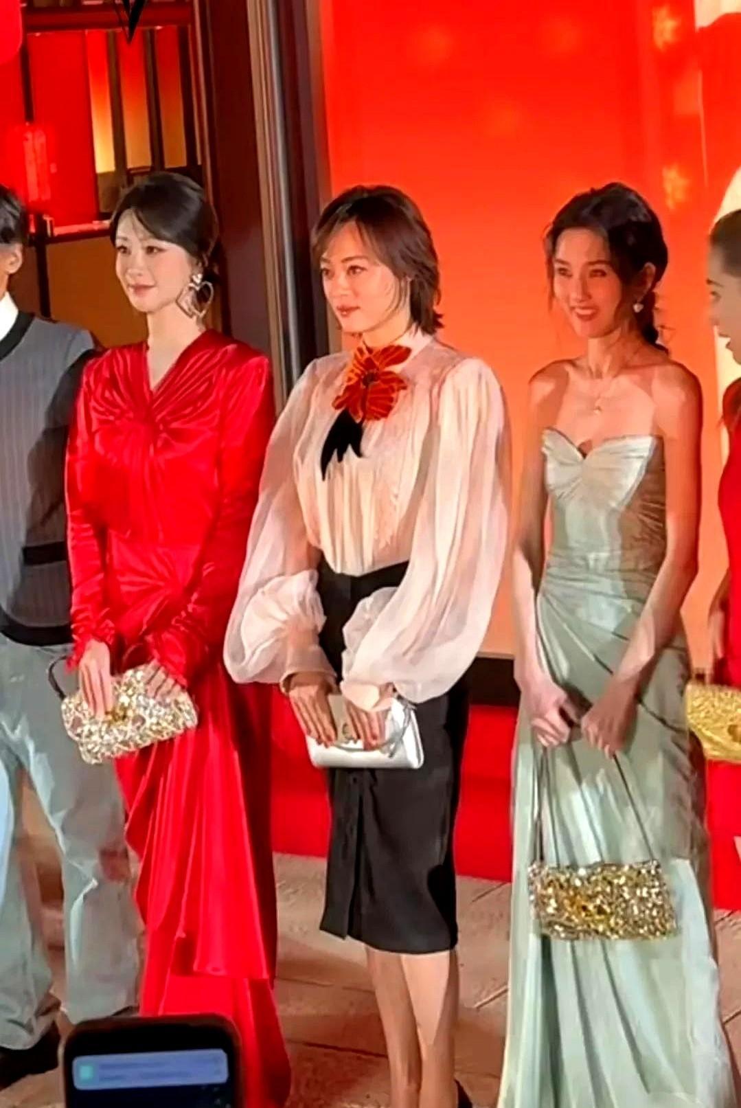 坐在C位的，这次真的输了。什么叫无效C位？看这张华伦天奴的大合照就懂了。孙