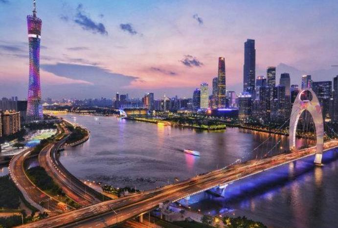 广东实时人口高达1.65亿！4月15日广东官方公布，实时在粤人口达1.65亿。