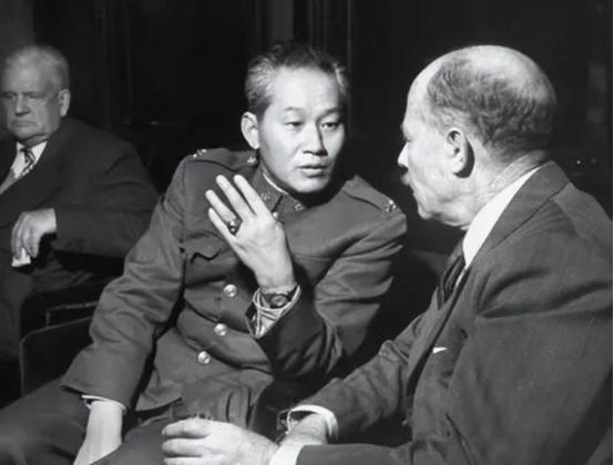 1942年，美国记者为了羞辱中国军人，便故意询问孙立人：“孙将军是否知道，中国人