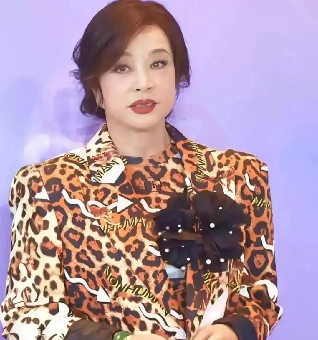 75岁刘晓庆一句话，戳痛3亿女性她在节目里说“孩子才是最后依靠”，热搜炸了