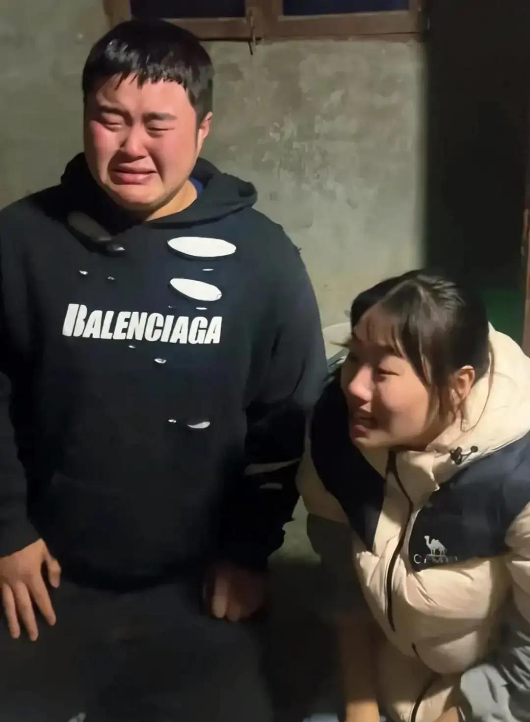 他的婚礼和葬礼，只隔了48小时。重庆山火救援英雄龙麻子，上周刚办完婚礼。现