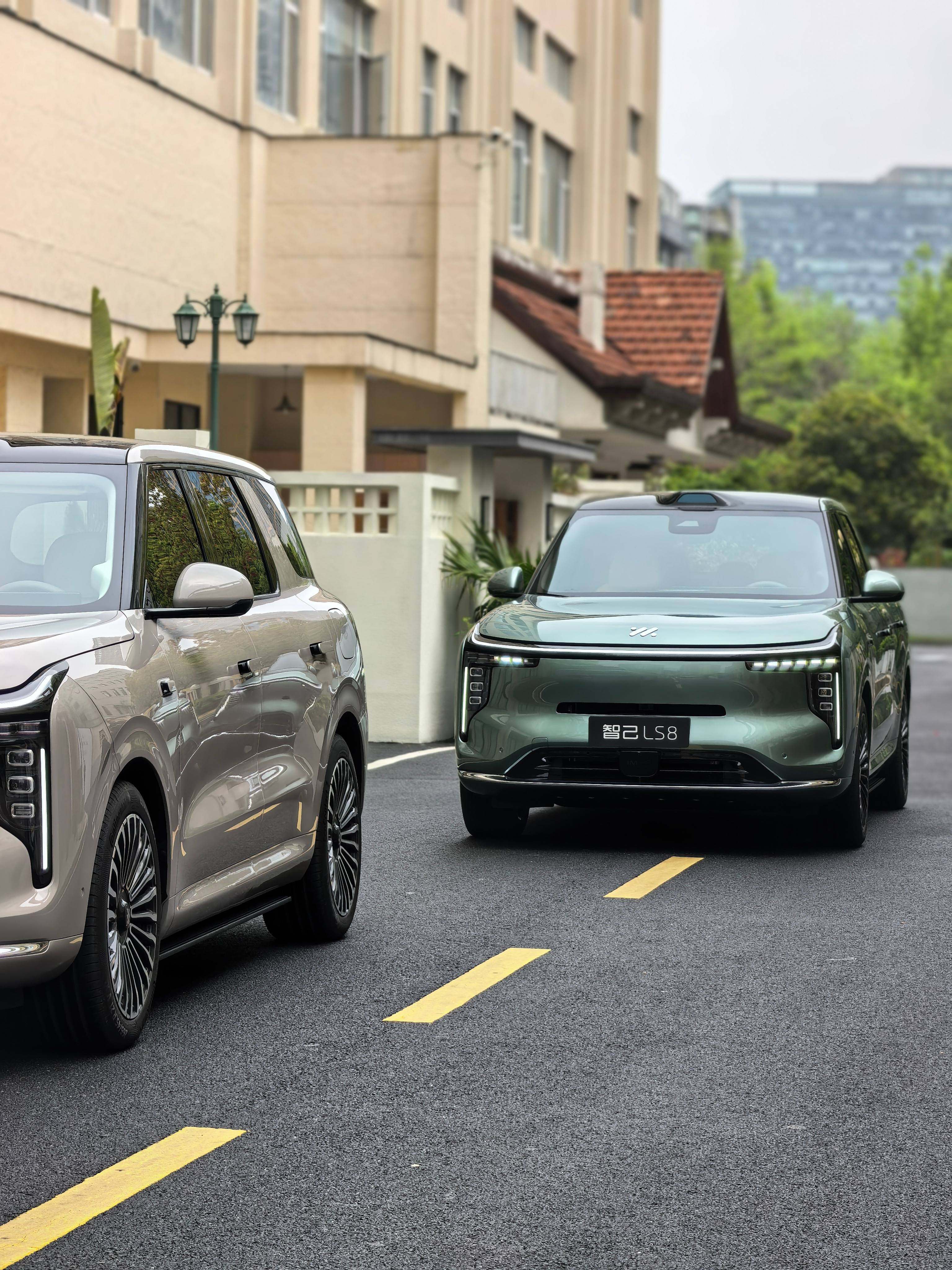 智己LS8震撼上市24.98万起去机场路上，再聊几句智己LS8这台车我认为会成为