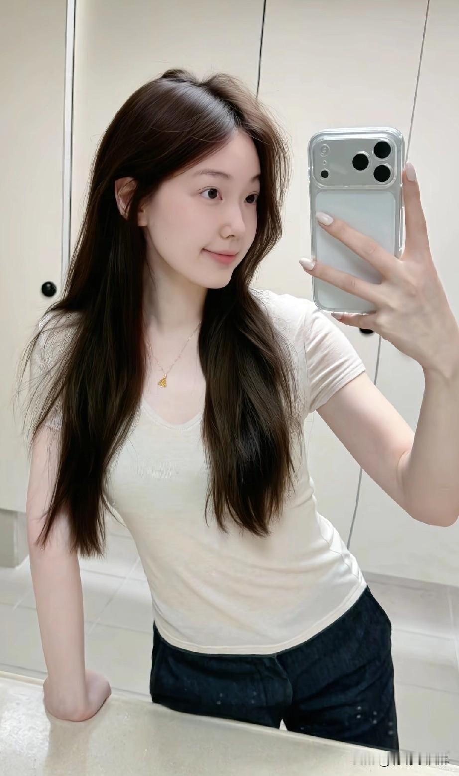 元气少女自拍，清新自然，微笑动人！