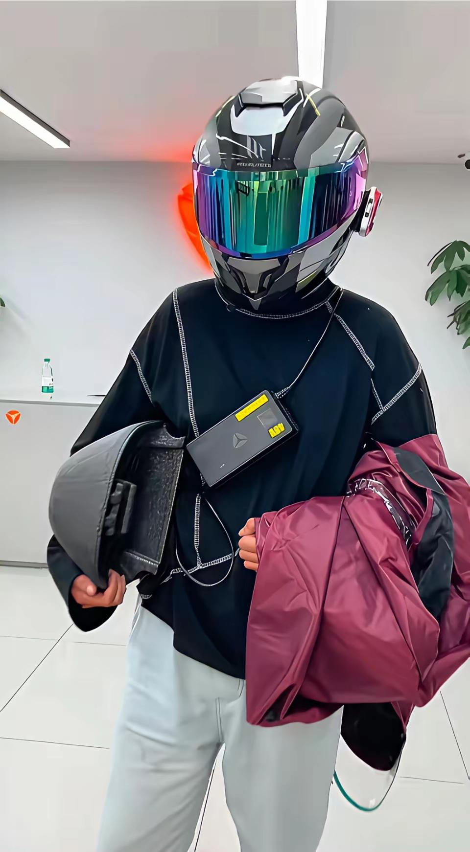 太搞笑了，看到网友发的这张图，我笑的合不拢嘴。网友这是在讽刺新国标电动车，大