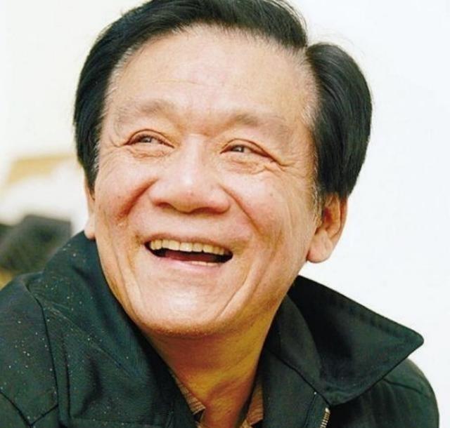 1986年，侯耀文为了跟韦唯在一起，抛弃了发妻刘彦，可是同居一年后，侯耀文又爱上