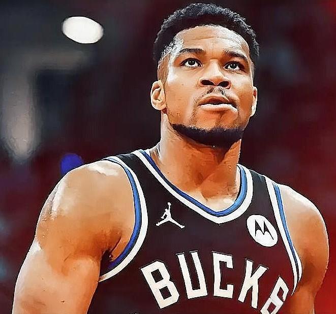 字母哥开摆了，看样子是真要被交易了！根据名记Shams的报道，雄鹿球员字母哥因