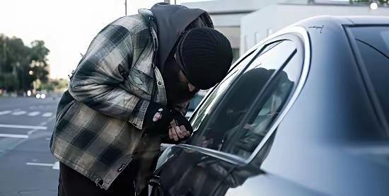 近日，多家英国媒体都报道了这么一个消息：英国保险公司通知中国车企，如果中国汽车想
