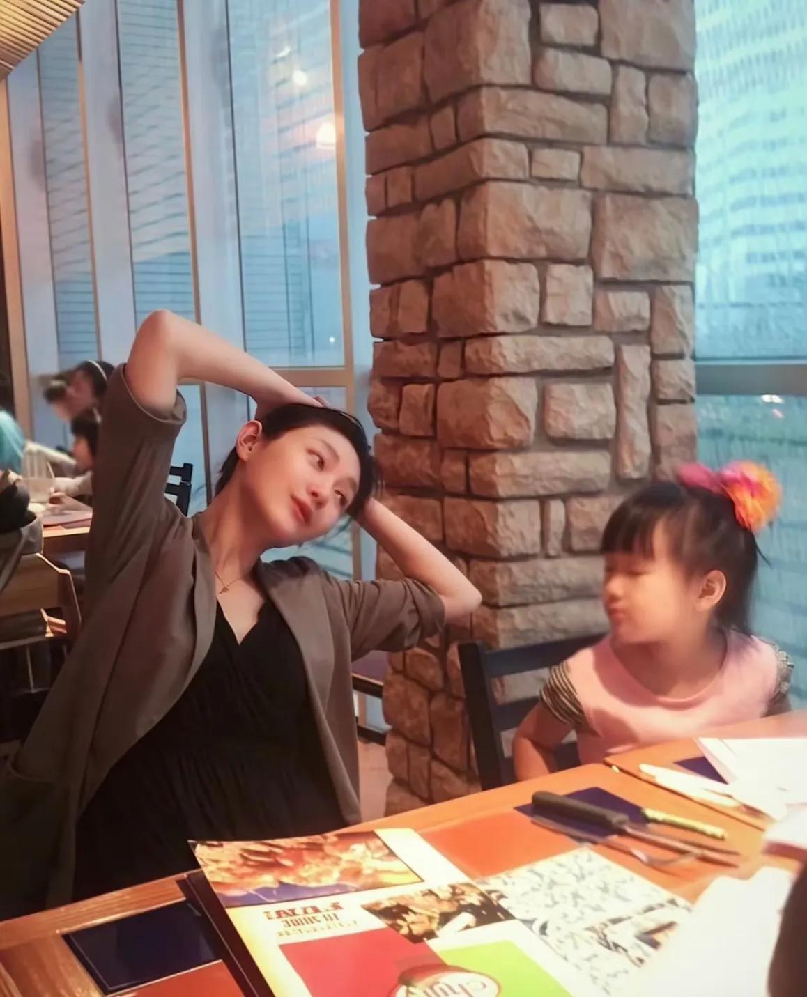 大s最爱小孩的一个体现：绝对不让孩子进演艺圈！如果孩子非要进演艺圈，她一定