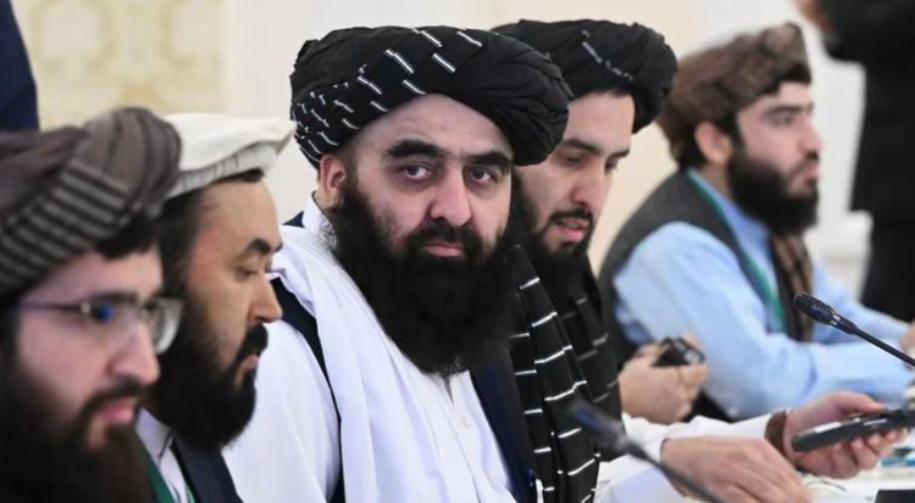 打红眼！巴阿全面开战直逼中国国门，战损比1:10，阿塔撑不住求救中国。中东乱