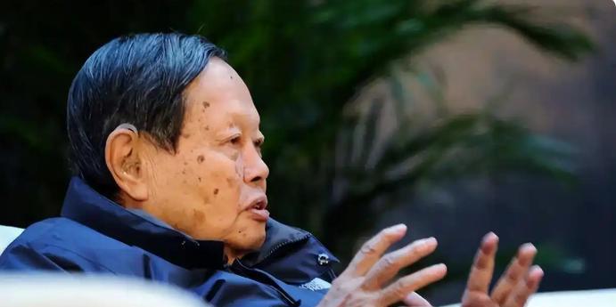 杨振宁将清华薪资，诺贝尔奖金捐献出来，看到金额，才知道多伟大比起老同学邓稼先，