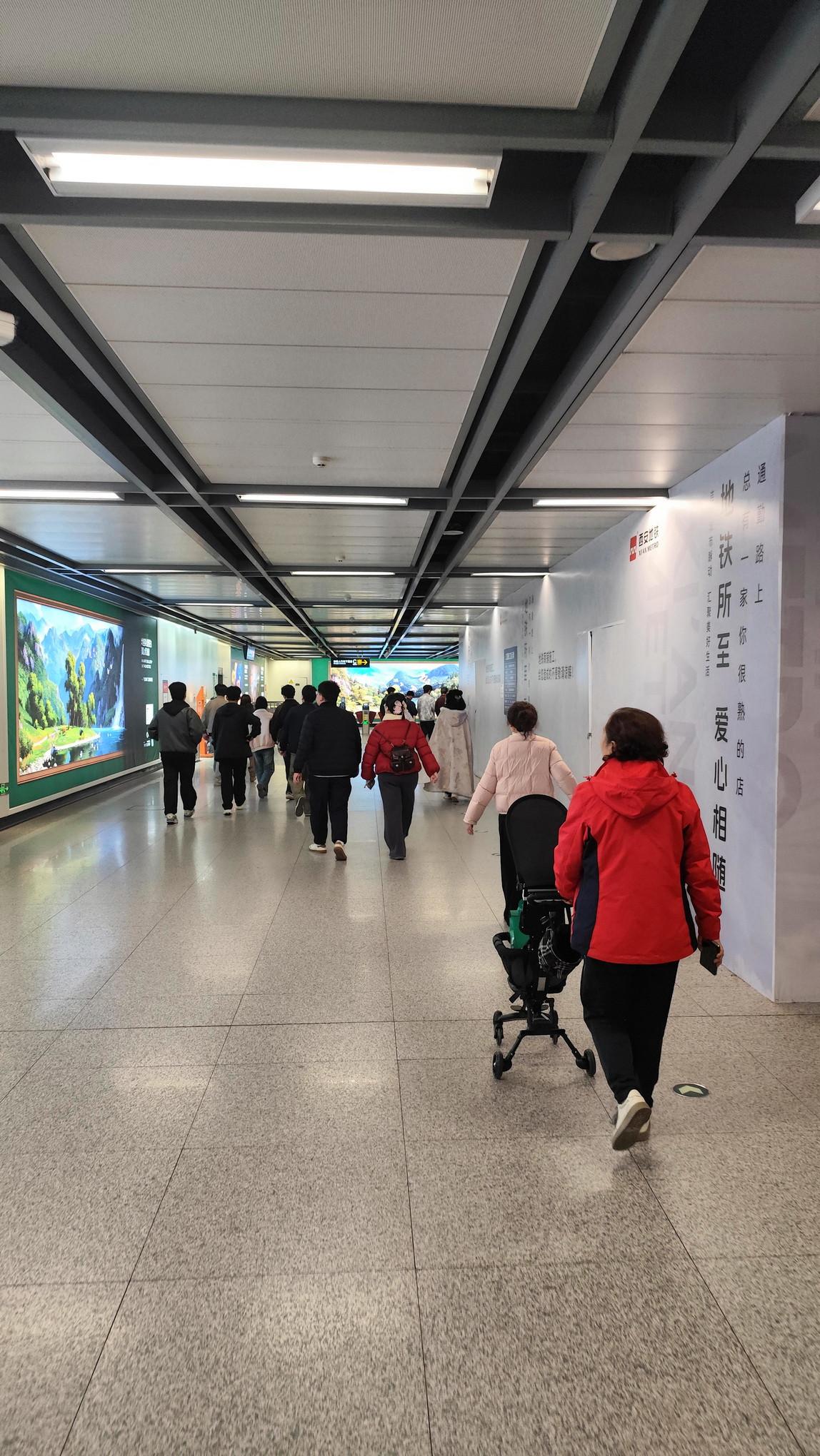 网络信号呢？西安地铁2号线，你是懂“与世隔绝”的！经常坐2号线的朋友，怕是都练就