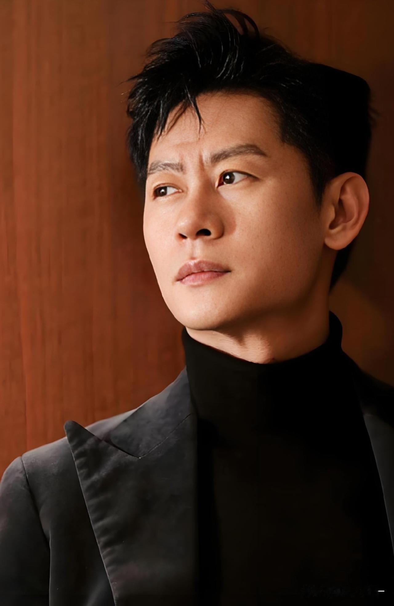演朱德这演员李健，我发现他脸上有个特点，就是甭管他演什么，只要看到他脸上