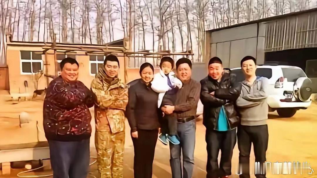 这是德云社早年一张老照片，这里面你能认出几个？